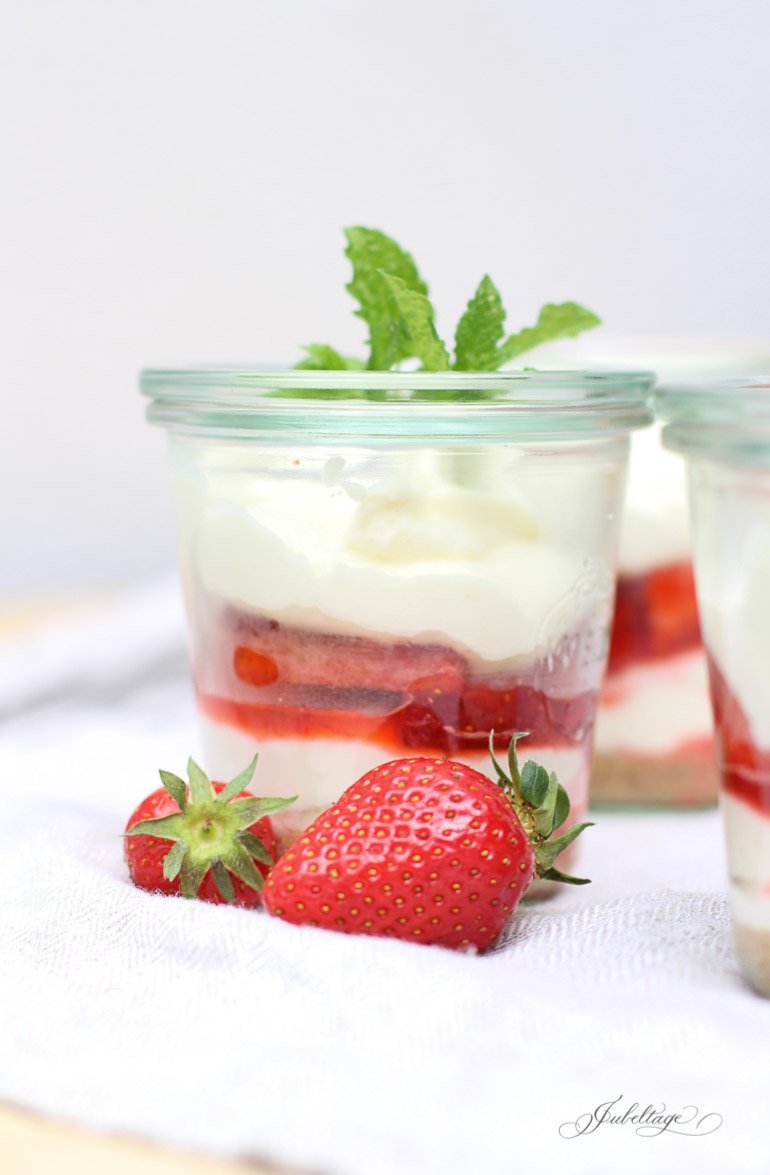Strawberry Cheesecake im Glas - perfekt wenn Gäste kommen