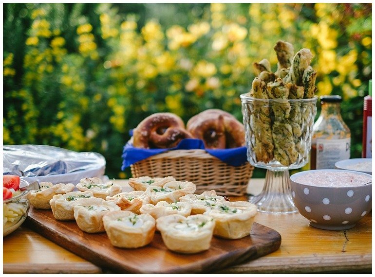 Party zum 30. Geburtstag im Garten mit zauberhaften Überraschungen, Dekoration, Ideen und Crepebar