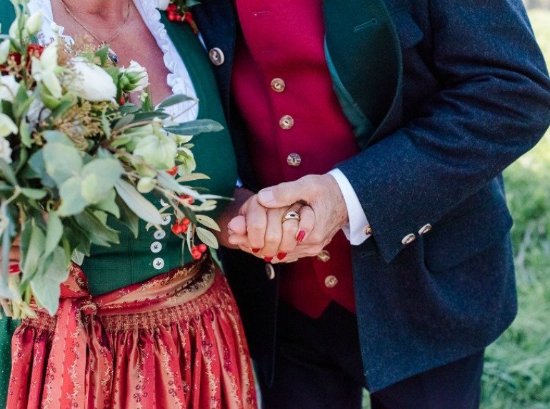 Goldene Hochzeit: Ein ganz besonderer 50. Hochzeit mit vielen liebevollen Details.