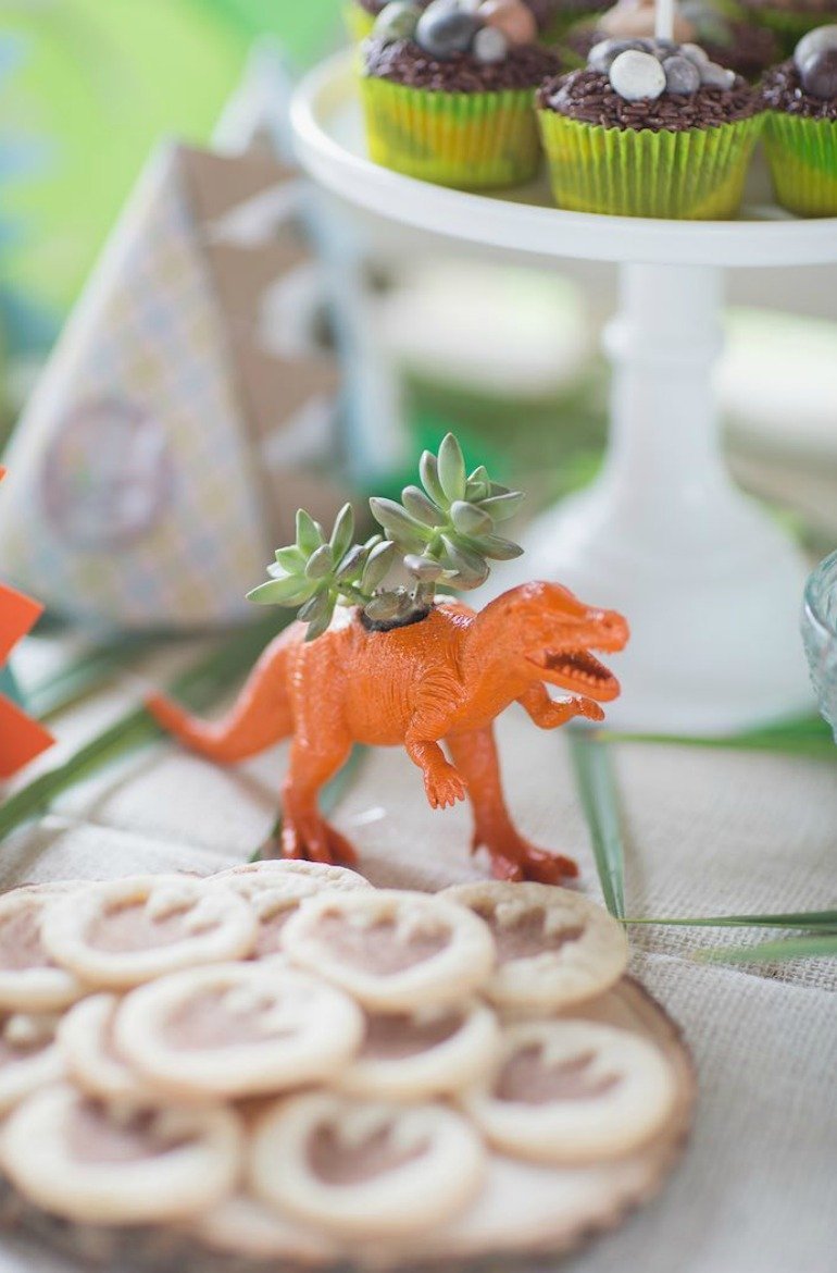 Dinosaurier Kindergeburtstag für kleine Forscher mit süßer Deko und tollen DIY Ideen zum nachmachen 