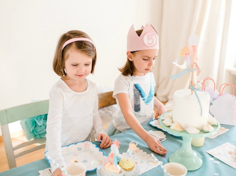 Schöne Ideen zur Dekoration und Rezepte für einen Meerjungfrau Kindergeburtstag