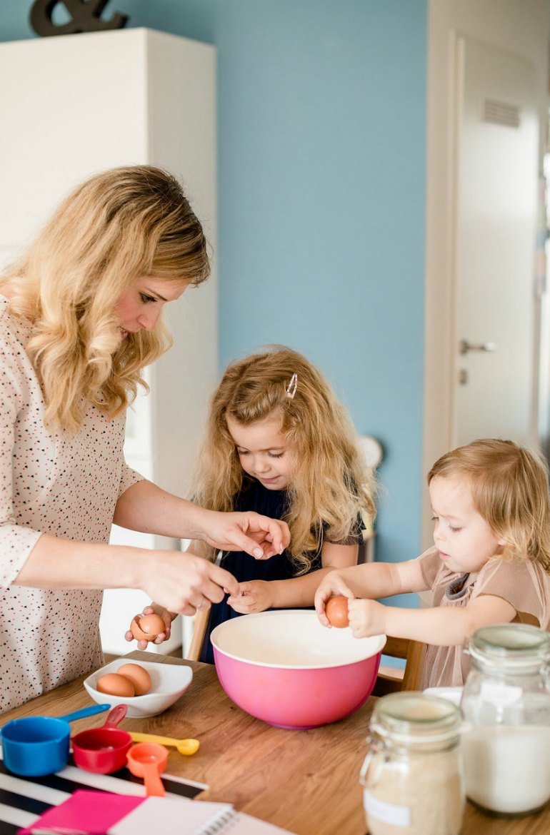 Besinnlichkeit und Achtsamkeit im Advent: Zeit verbringen mit der Familie mit Backen