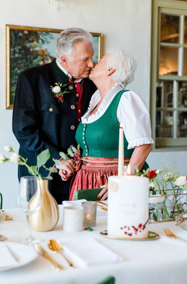 Goldene Hochzeit: Ein ganz besonderer 50. Hochzeit mit vielen liebevollen Details.