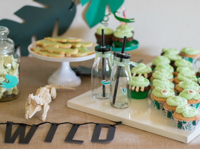 Krokodil Go Wild Dschungl Party für Kinder mit vielen Dekoideen, Cupcake-Torte und DIY