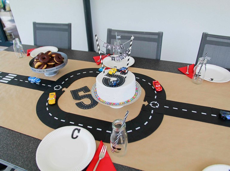 Autoparty zum 5. Geburtstag - perfekte Mottoparty für kleine Rennfahrer